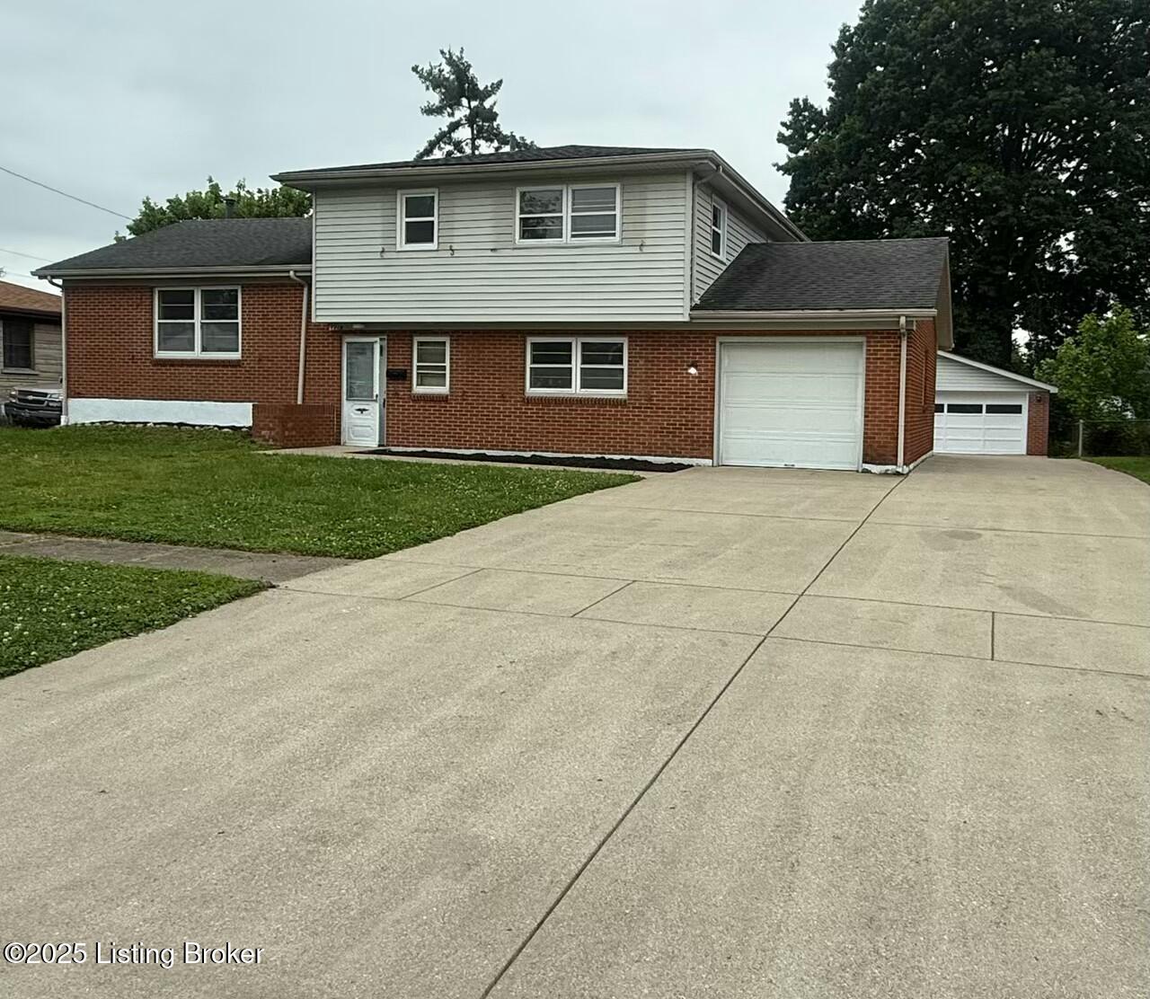 6218 Helenjean Way, Louisville, Kentucky image 1
