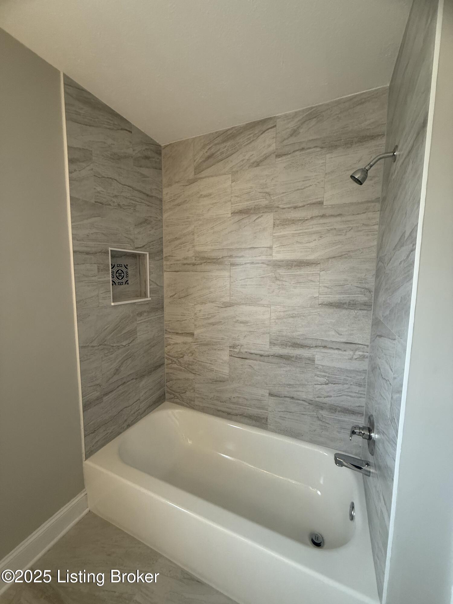 6218 Helenjean Way, Louisville, Kentucky image 32