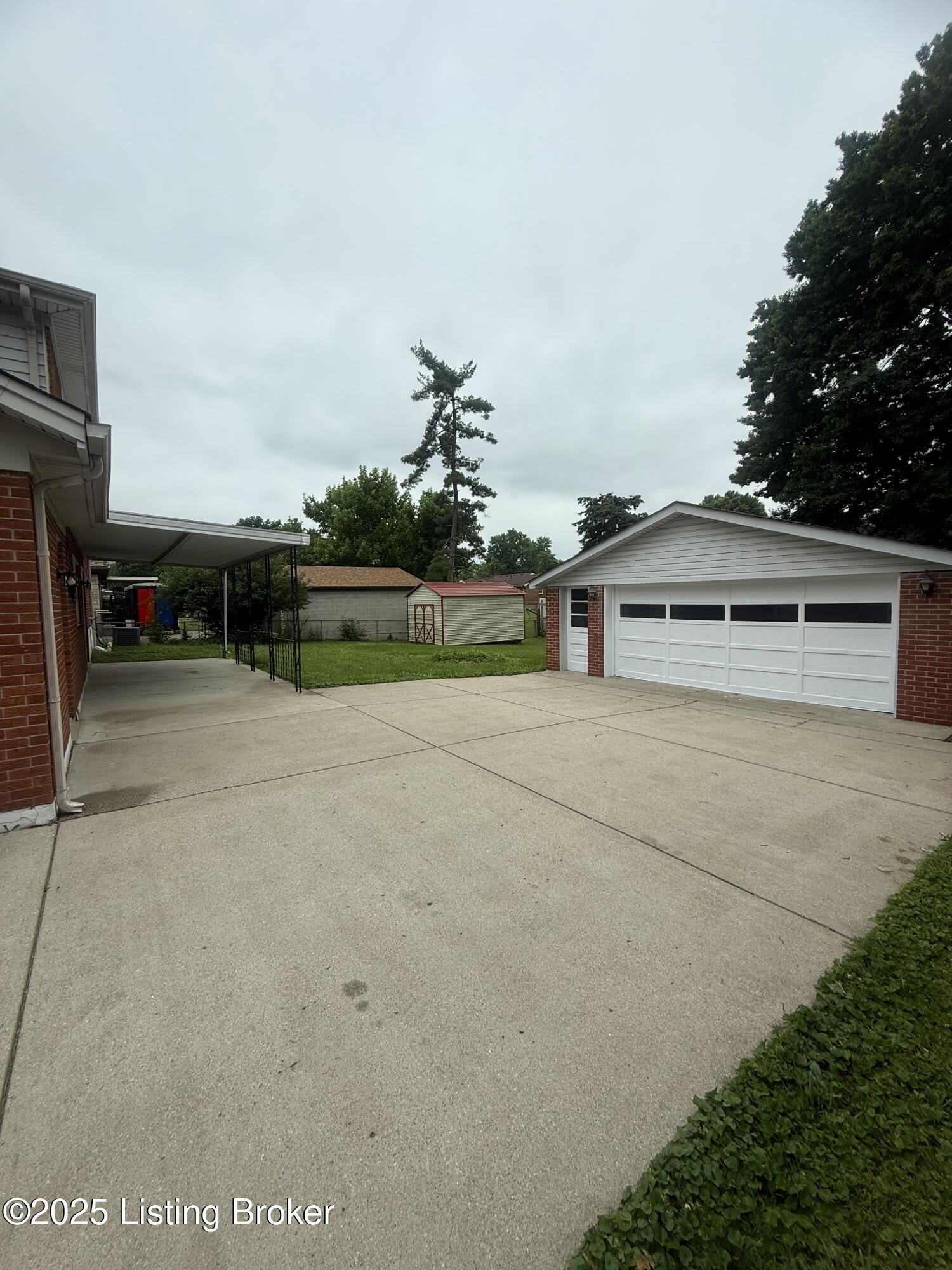 6218 Helenjean Way, Louisville, Kentucky image 7