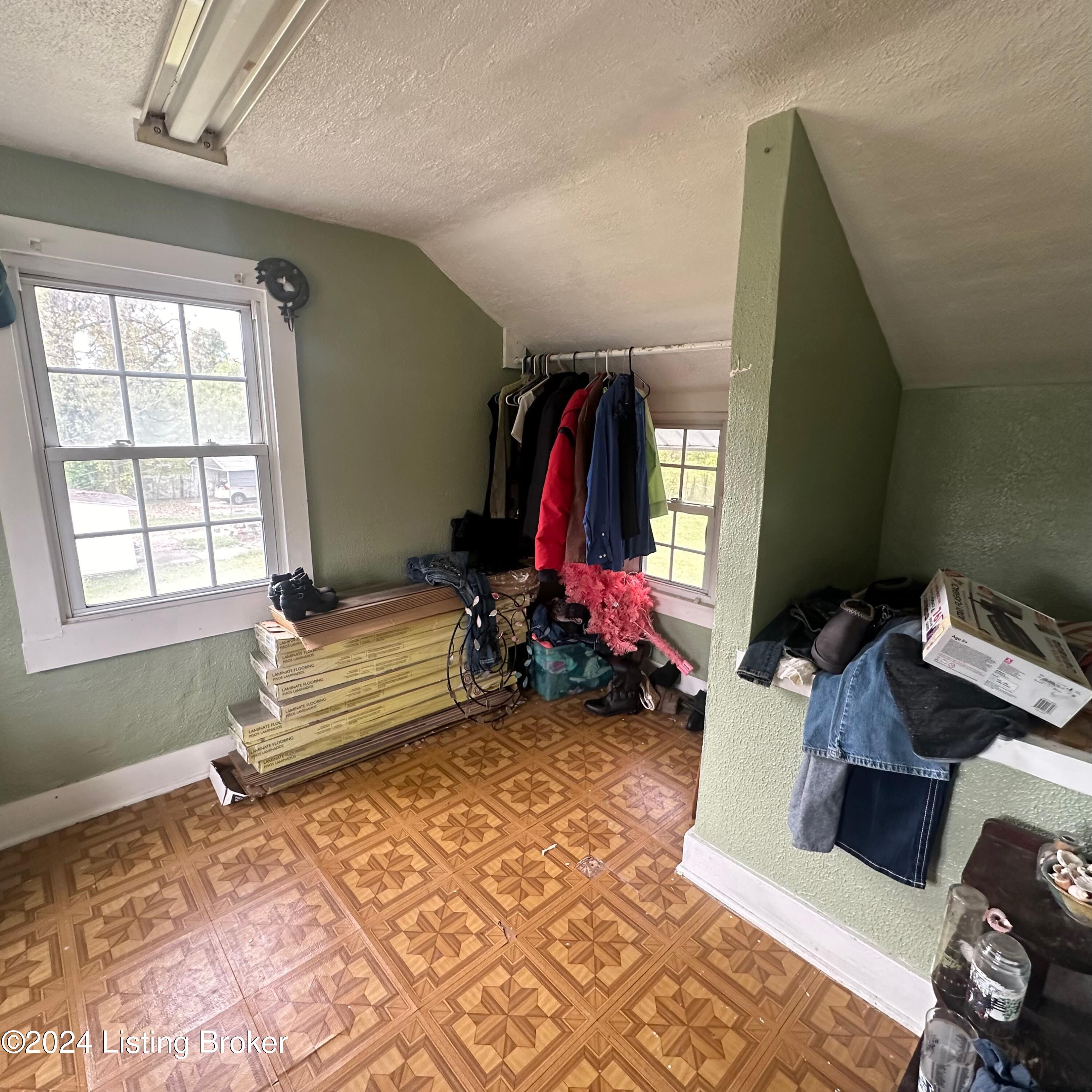 8800 W Manslick Rd, Louisville, Kentucky image 32