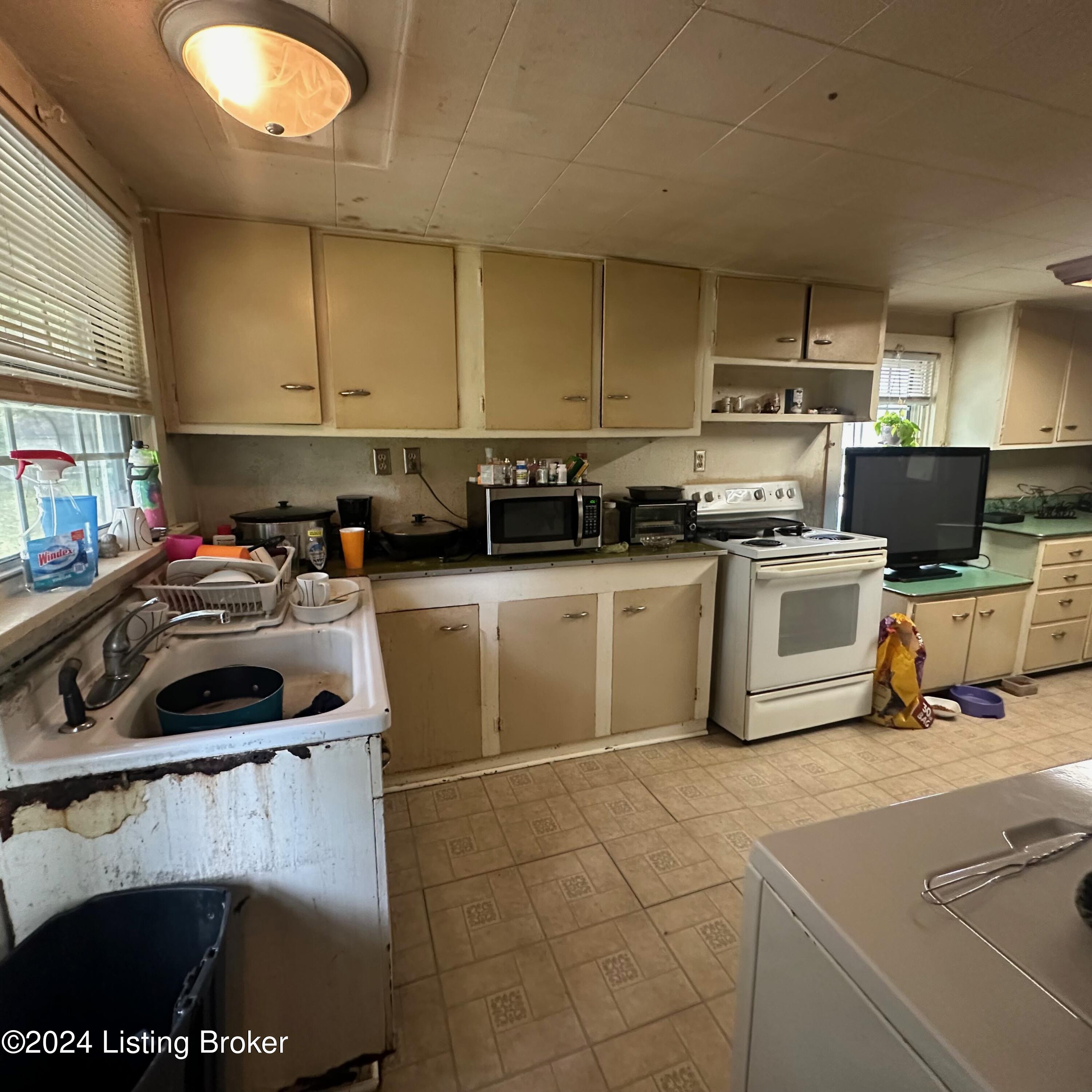 8800 W Manslick Rd, Louisville, Kentucky image 20