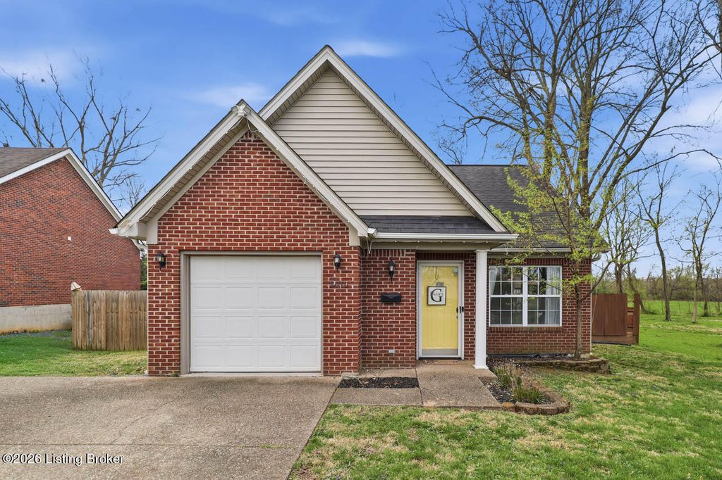 Photo of 5610 Indian Rock Rd, Louisville, KY 40219 (MLS # 1713205)