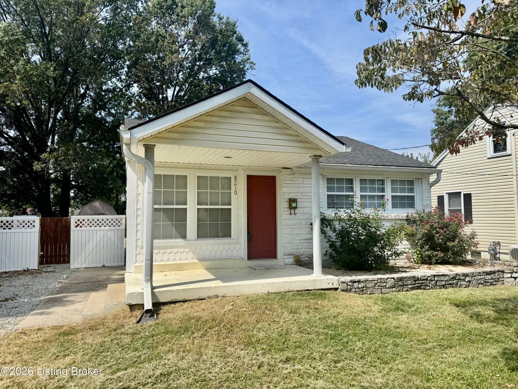 Photo of 8210 Kerry Rd, Louisville, KY 40258 (MLS # 1729272)