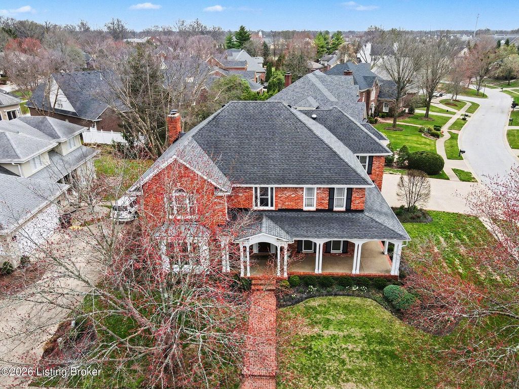 Photo of 213 Pepperbush Rd, Louisville, KY 40207 (MLS # 1710704)