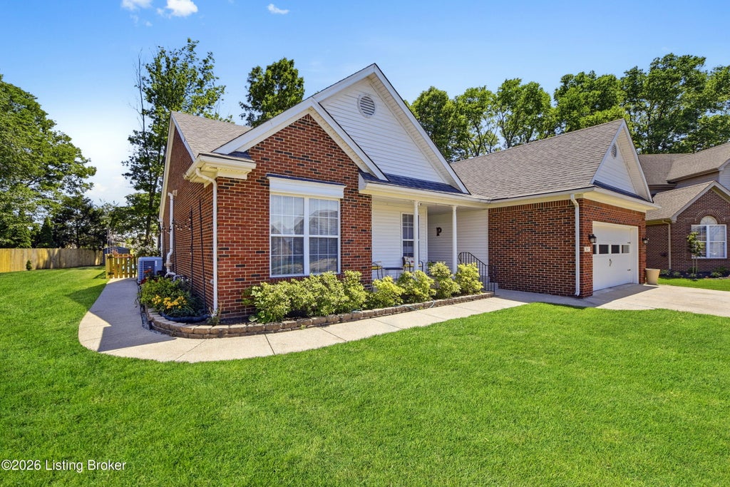 Photo of 3817 Stone River Ct, Jeffersontown, KY 40299 (MLS # 1719474)