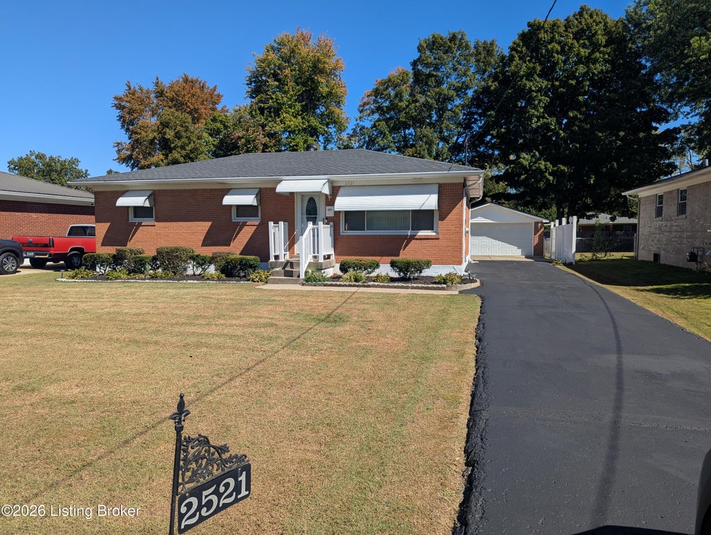 Photo of 2521 Adrienne Way, Louisville, KY 40216 (MLS # 1731023)