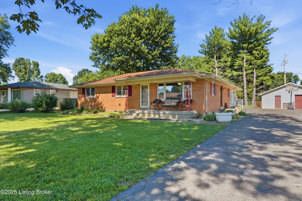 Photo of 244 Dennis Dr, Shepherdsville, KY 40165 (MLS # 1719628)