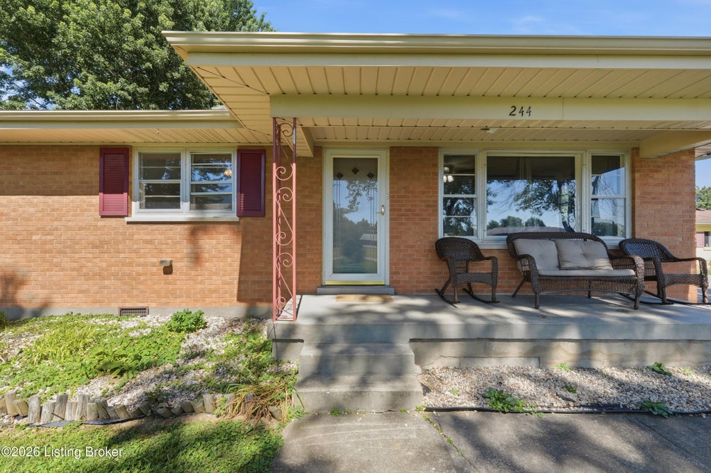 Photo of 244 Dennis Dr, Shepherdsville, KY 40165 (MLS # 1719628)