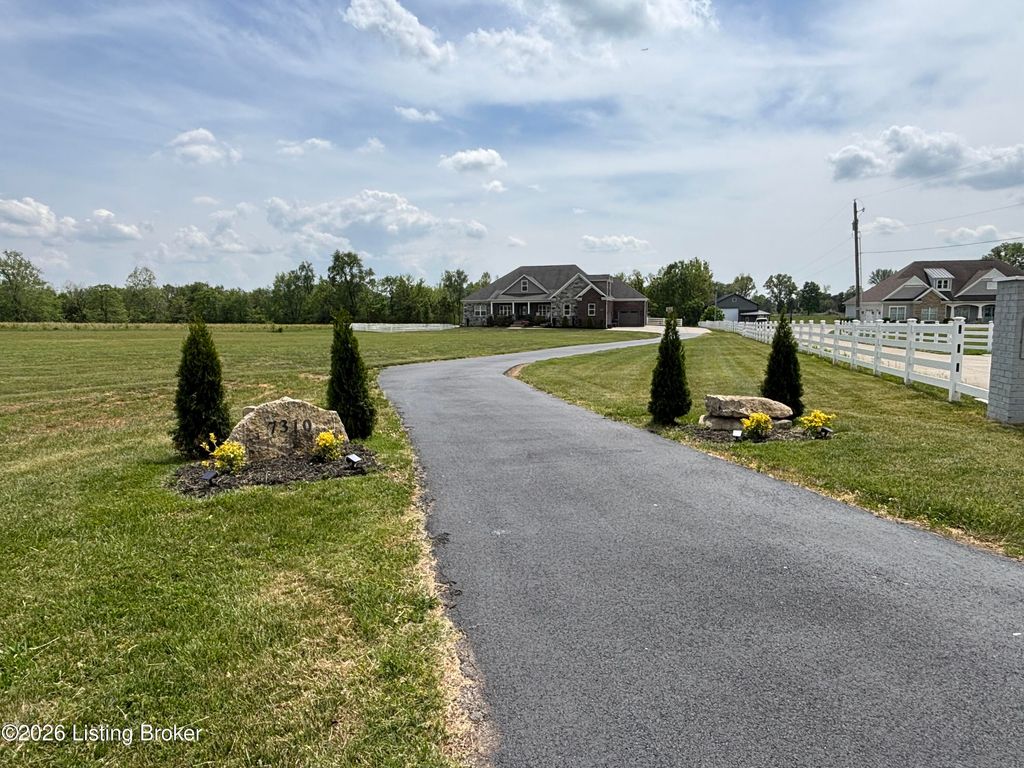 Photo of 7310 Mount Washington Rd, Louisville, KY 40229 (MLS # 1715522)