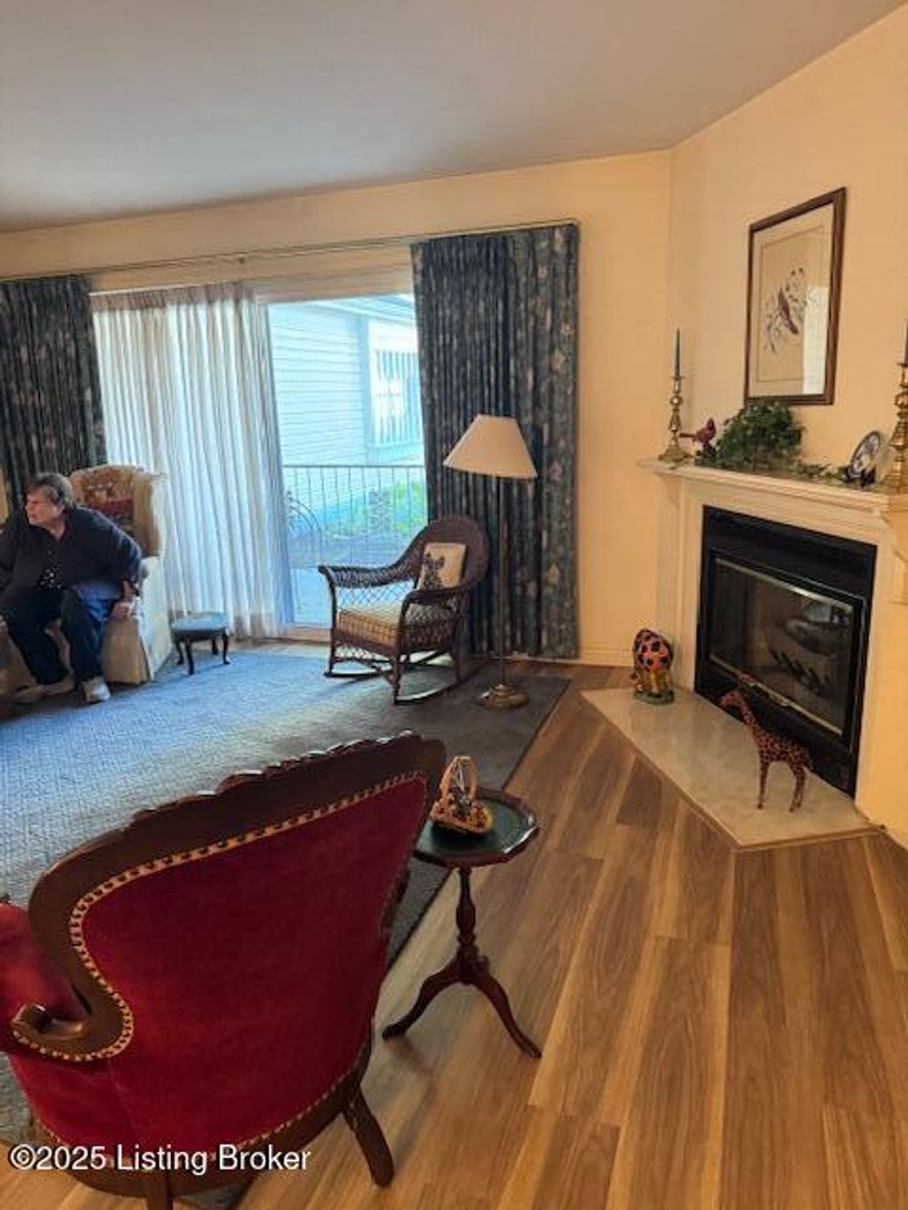 Photo of 816 Washburn Ave #APT 9, Louisville, KY 40222 (MLS # 1701527)