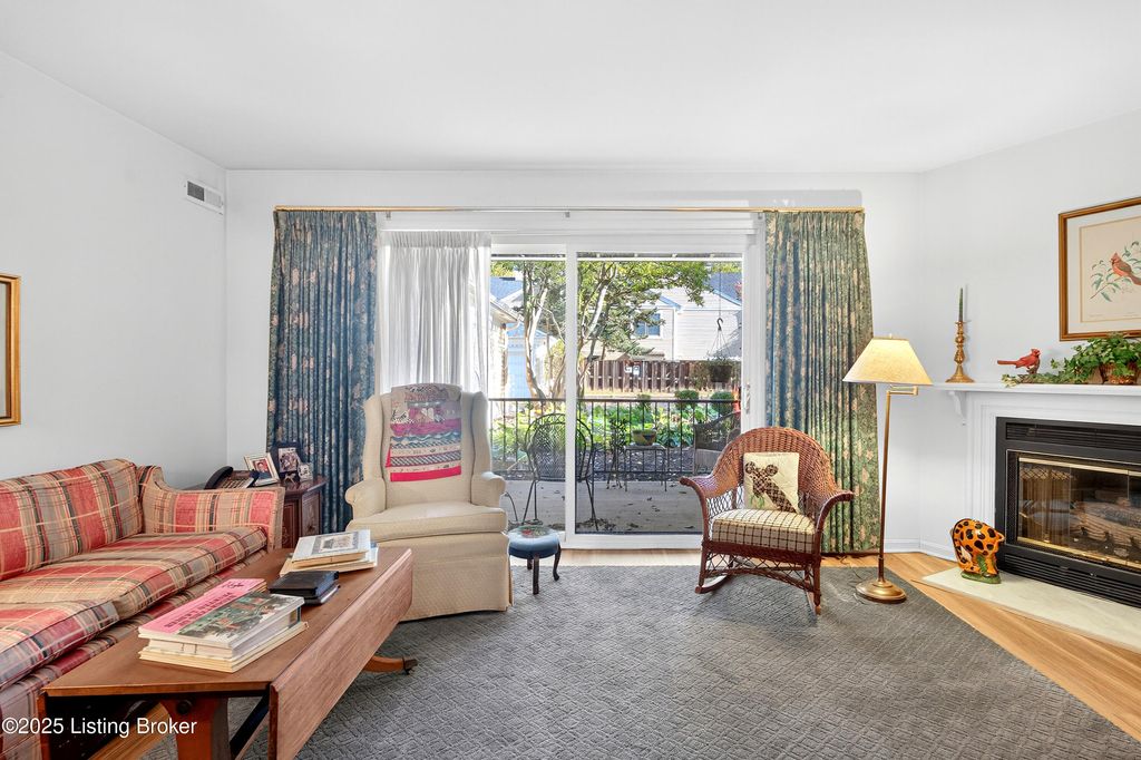 Photo of 816 Washburn Ave #APT 9, Louisville, KY 40222 (MLS # 1701527)