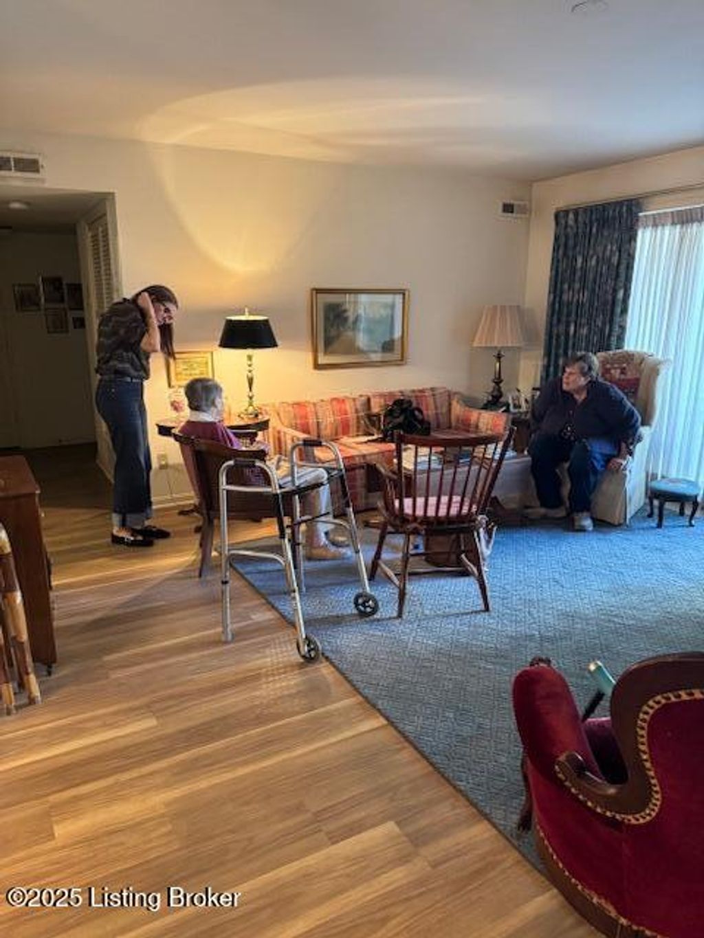 Photo of 816 Washburn Ave #APT 9, Louisville, KY 40222 (MLS # 1701527)