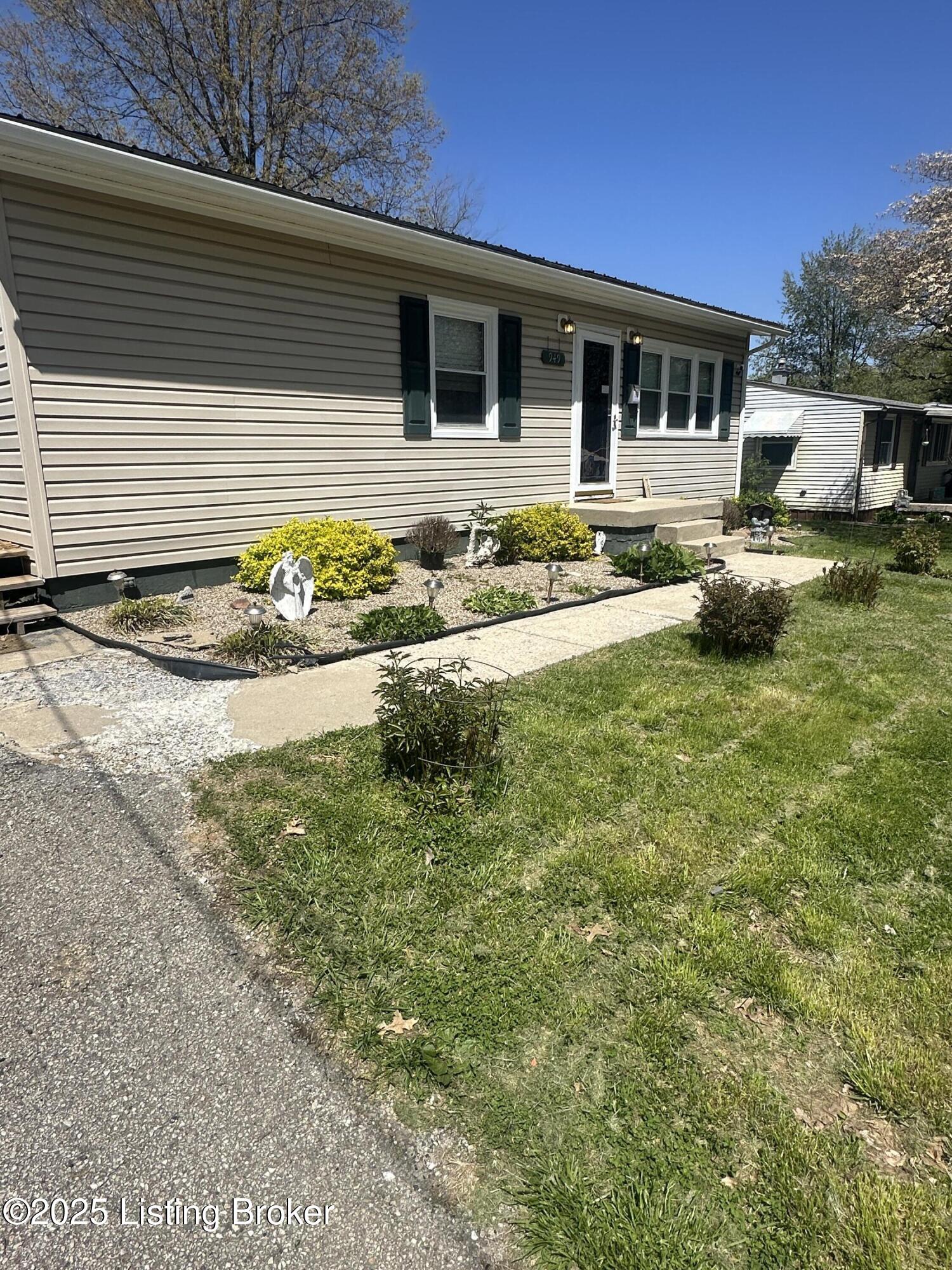 949 Wooddale Rd, Brandenburg, Pennsylvania image 2