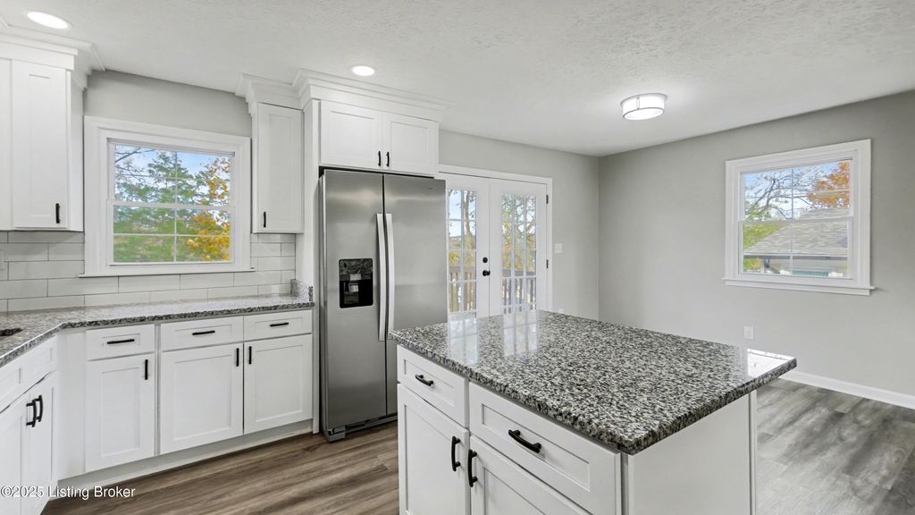 Photo of 7440 E Orchard Grass Blvd, Crestwood, KY 40014 (MLS # 1703591)