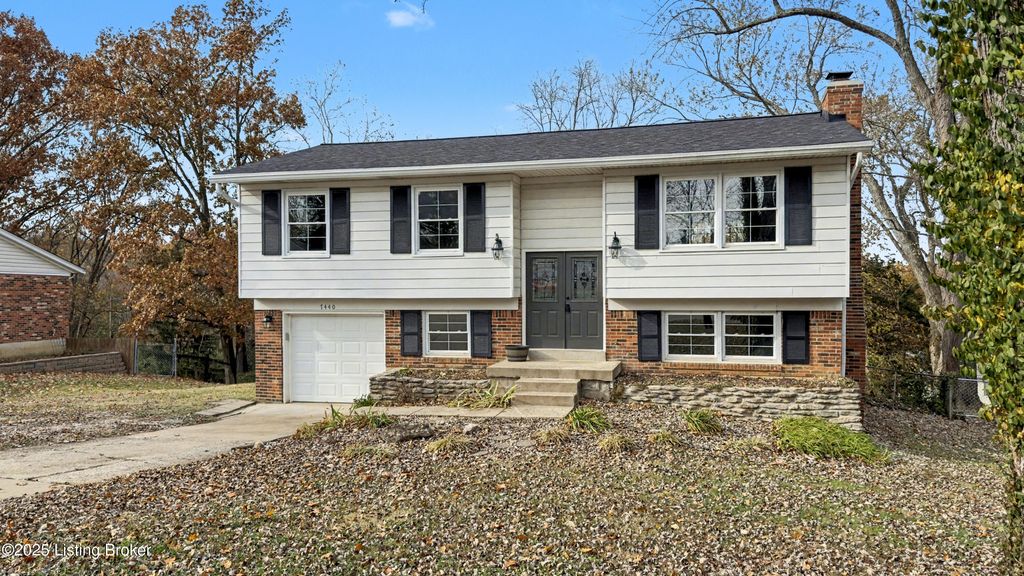 Photo of 7440 E Orchard Grass Blvd, Crestwood, KY 40014 (MLS # 1703591)