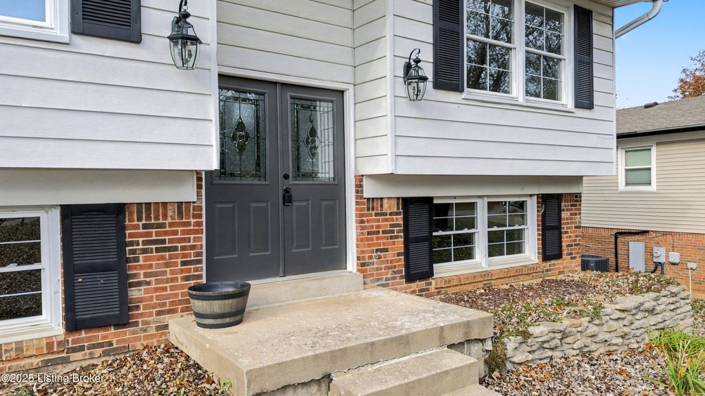 Photo of 7440 E Orchard Grass Blvd, Crestwood, KY 40014 (MLS # 1703591)