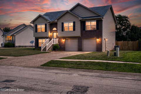 Photo of 240 Crooked Oak Ct, Shepherdsville, KY 40165 (MLS # 1725789)