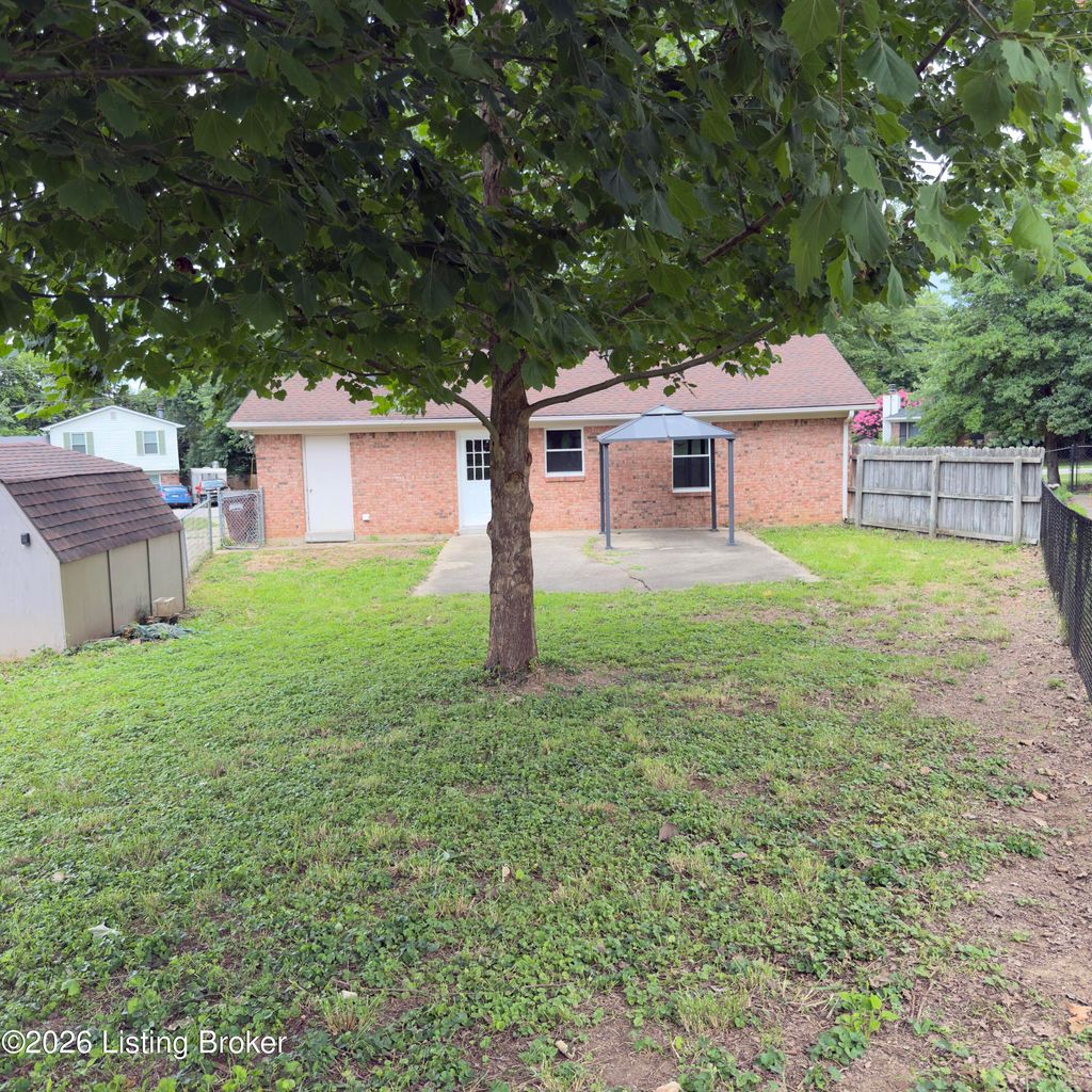 Photo of 6623 Holly Lake Dr, Louisville, KY 40291 (MLS # 1723567)