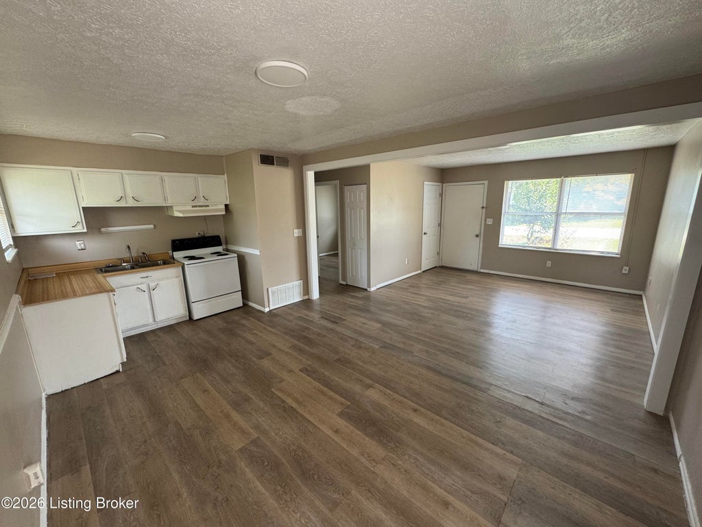 Photo of 9622 Britannia Ct, Louisville, KY 40272 (MLS # 1729243)