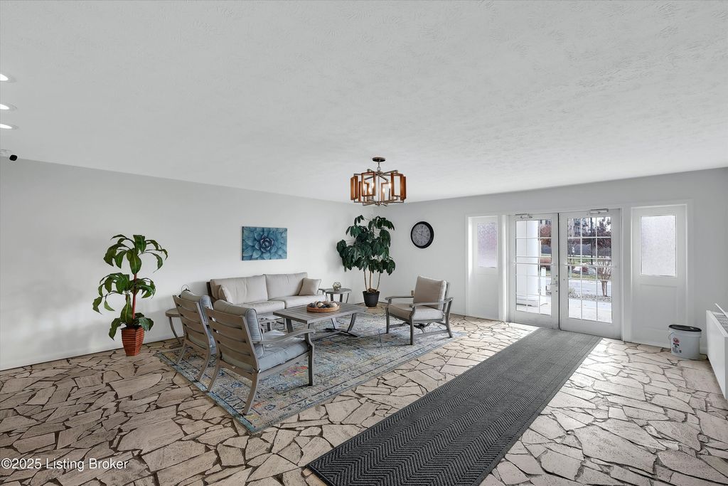 Photo of 301 El Conquistador Pl, Louisville, KY 40220 (MLS # 1704686)