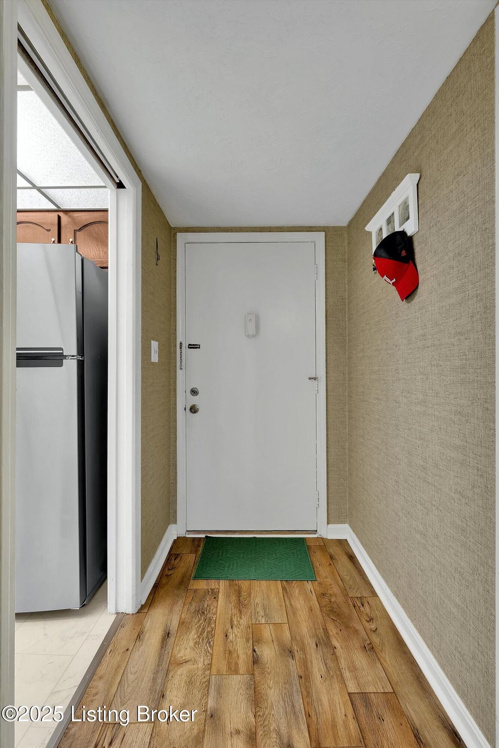 Photo of 301 El Conquistador Pl, Louisville, KY 40220 (MLS # 1704686)