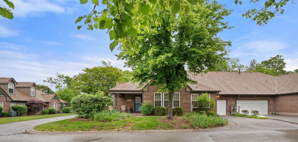 Photo of 901 Eastbridge Ct, Louisville, KY 40223 (MLS # 1716423)