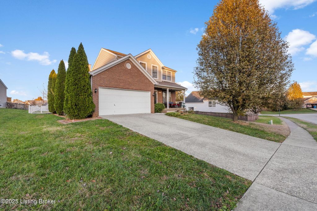 Photo of 11811 Garden Grove Way, Louisville, KY 40299 (MLS # 1704020)