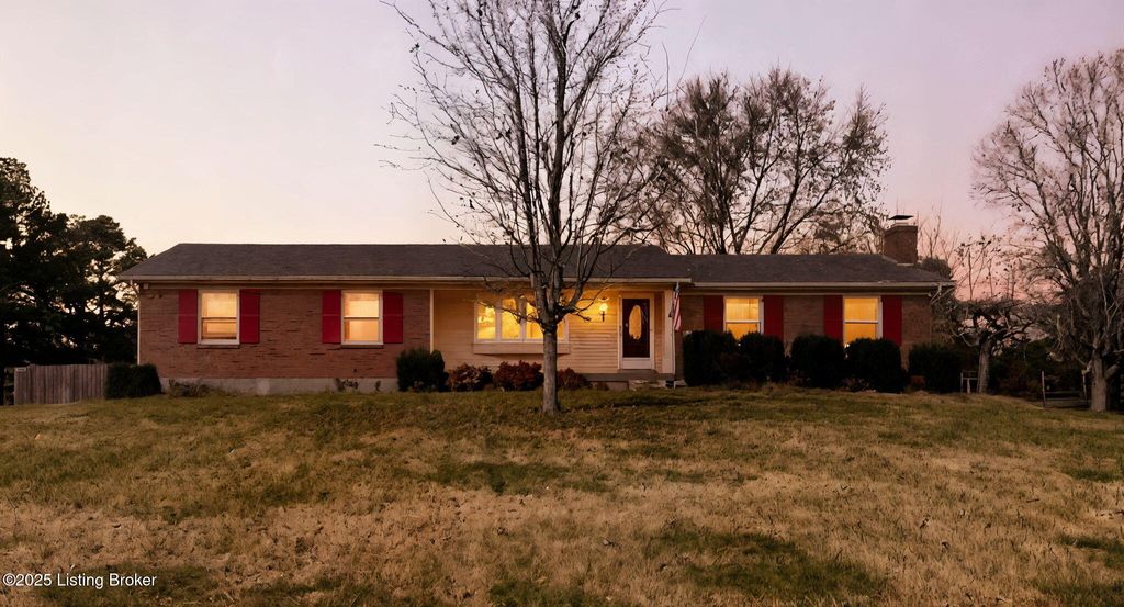 Photo of 254 Oakridge Ct, Mt Washington, KY 40047 (MLS # 1704238)