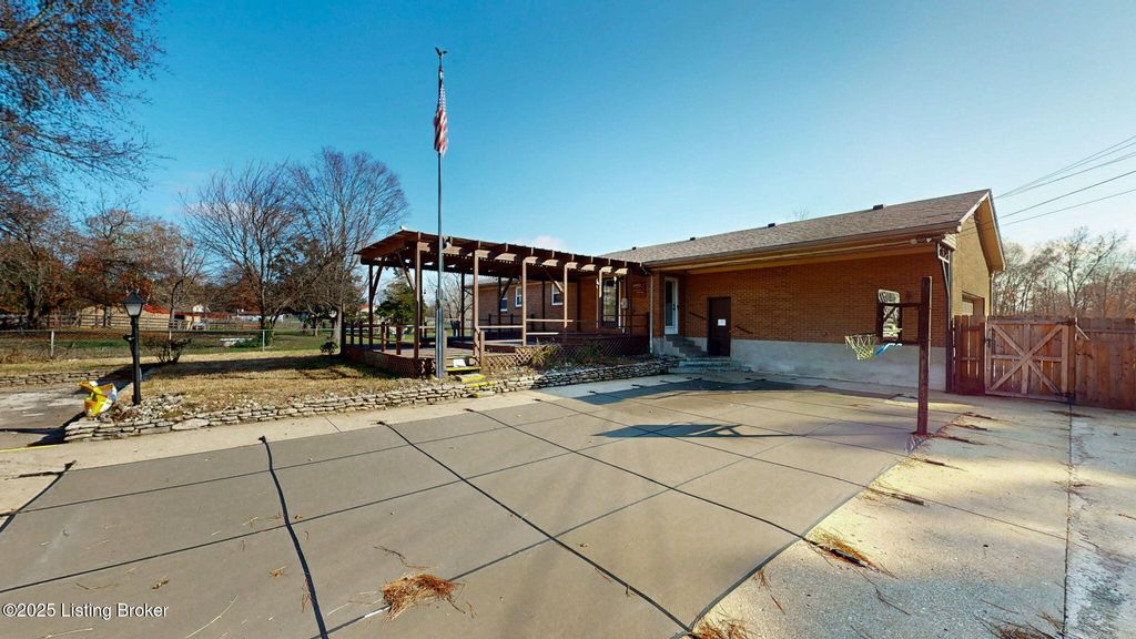 Photo of 254 Oakridge Ct, Mt Washington, KY 40047 (MLS # 1704238)