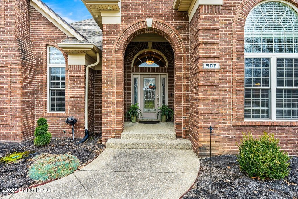 Photo of 507 Gablewood Cir, Louisville, KY 40245 (MLS # 1707354)
