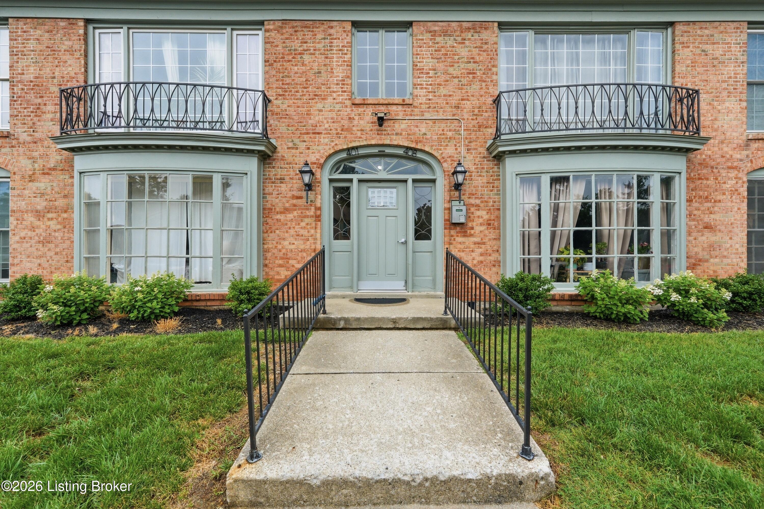 Photo 1 of 18 — 401 Highwood Dr, Louisville, KY 40206
