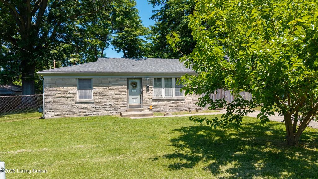 Photo of 6413 North Dr, Louisville, KY 40272 (MLS # 1717600)