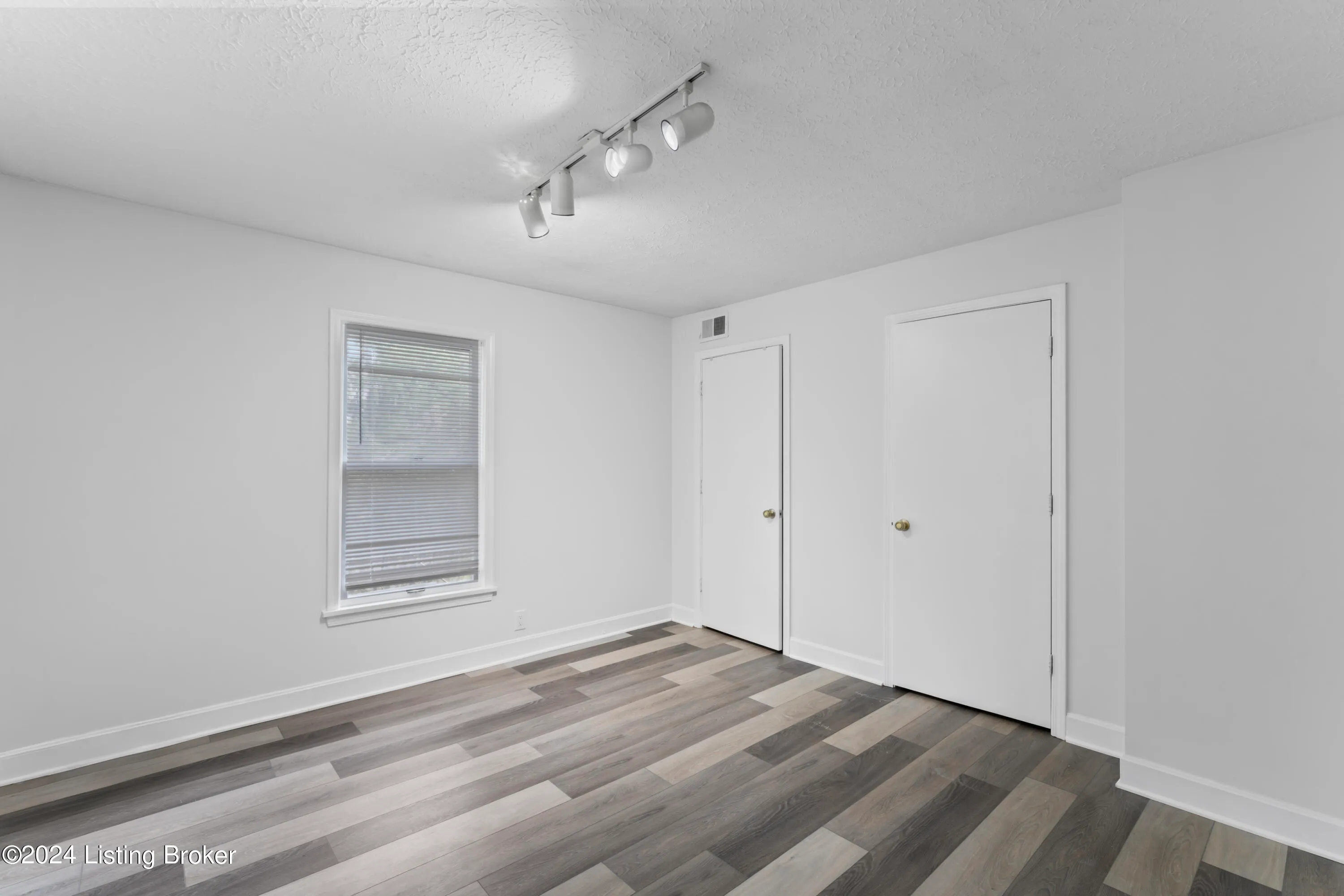 Louisville, Kentucky 40223, United States, 2 Bedrooms Bedrooms, ,2 BathroomsBathrooms,Residential,Active,139962
