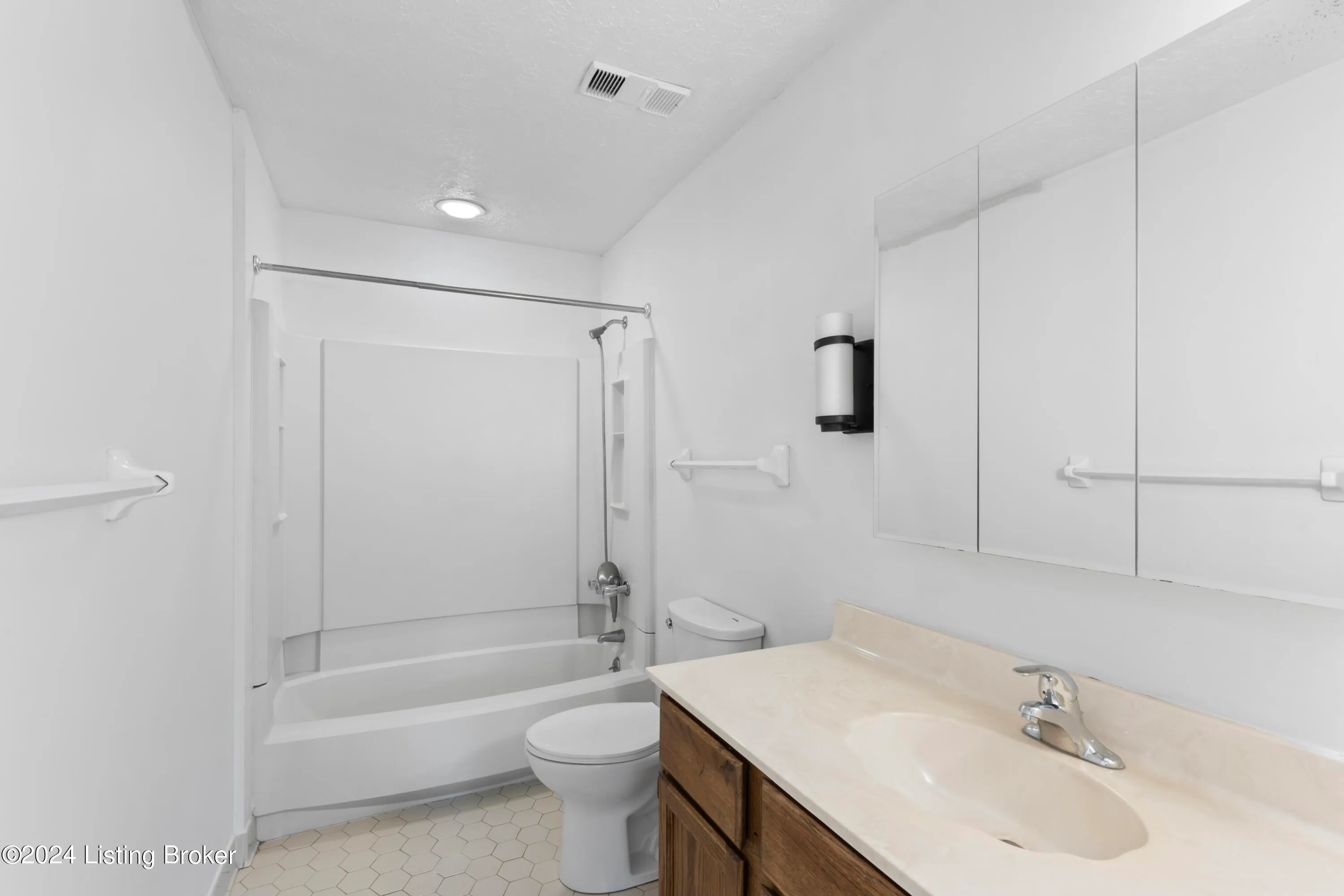 Louisville, Kentucky 40223, United States, 2 Bedrooms Bedrooms, ,2 BathroomsBathrooms,Residential,Active,139962