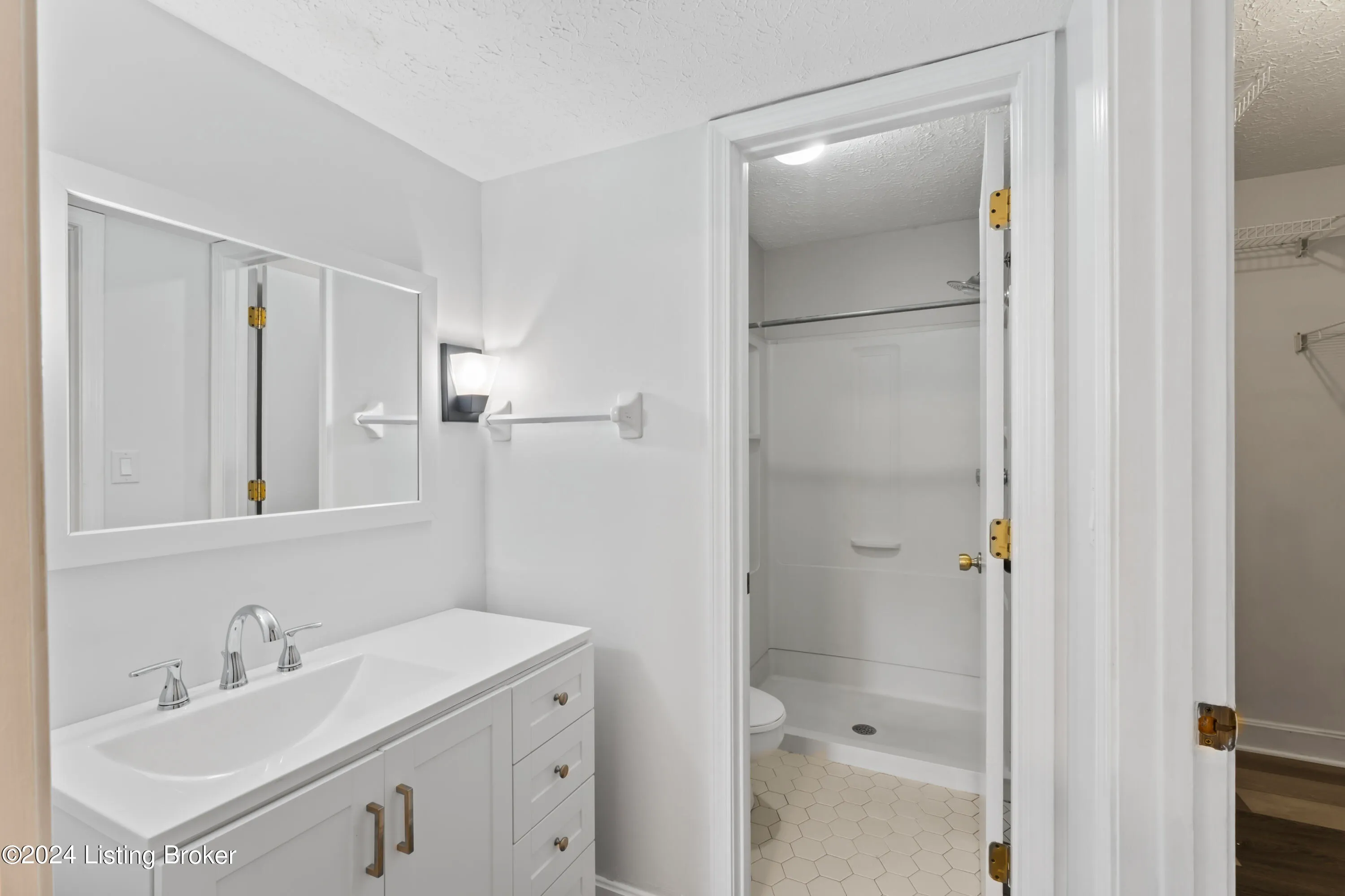 Louisville, Kentucky 40223, United States, 2 Bedrooms Bedrooms, ,2 BathroomsBathrooms,Residential,Active,139962