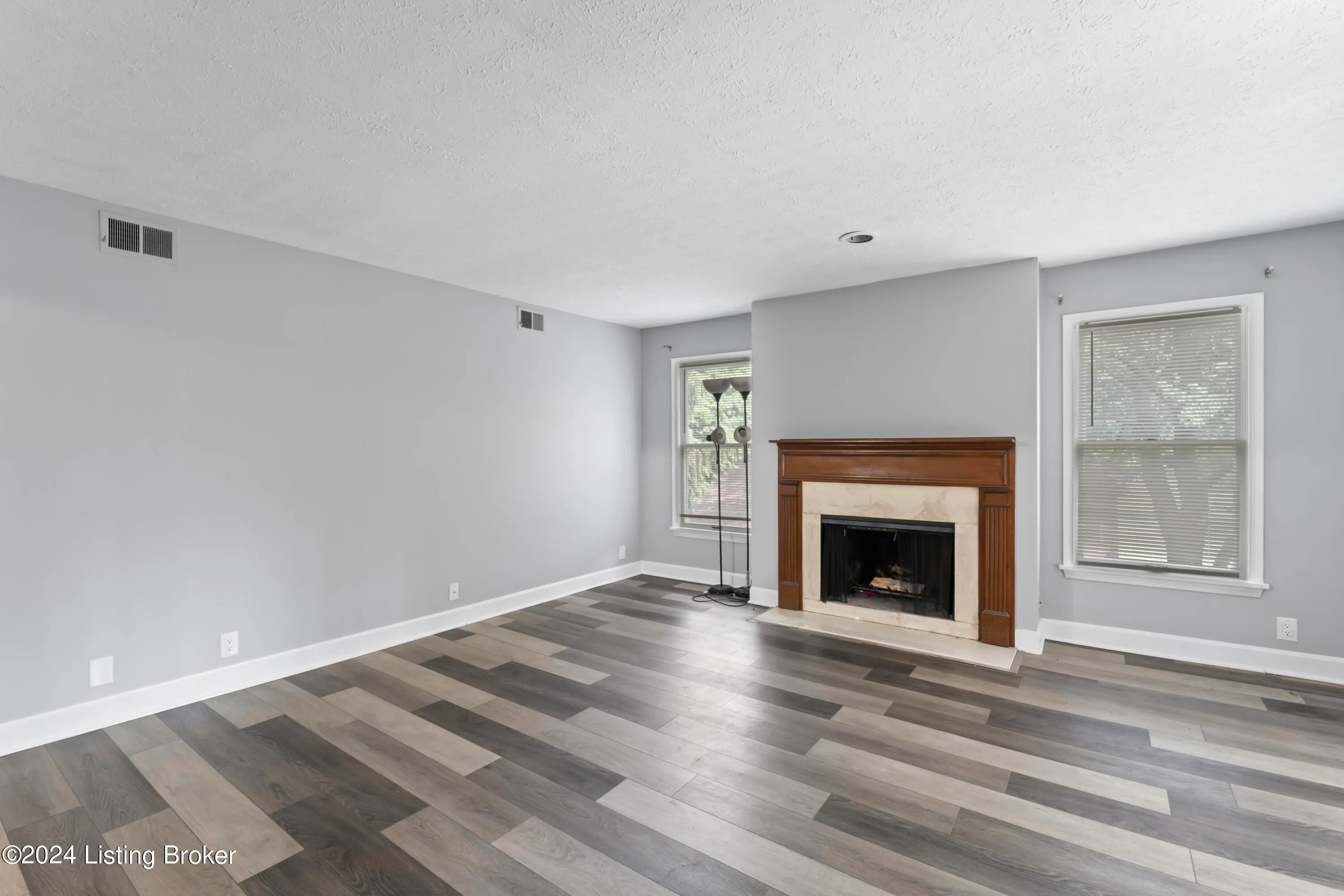 Louisville, Kentucky 40223, United States, 2 Bedrooms Bedrooms, ,2 BathroomsBathrooms,Residential,Active,139962