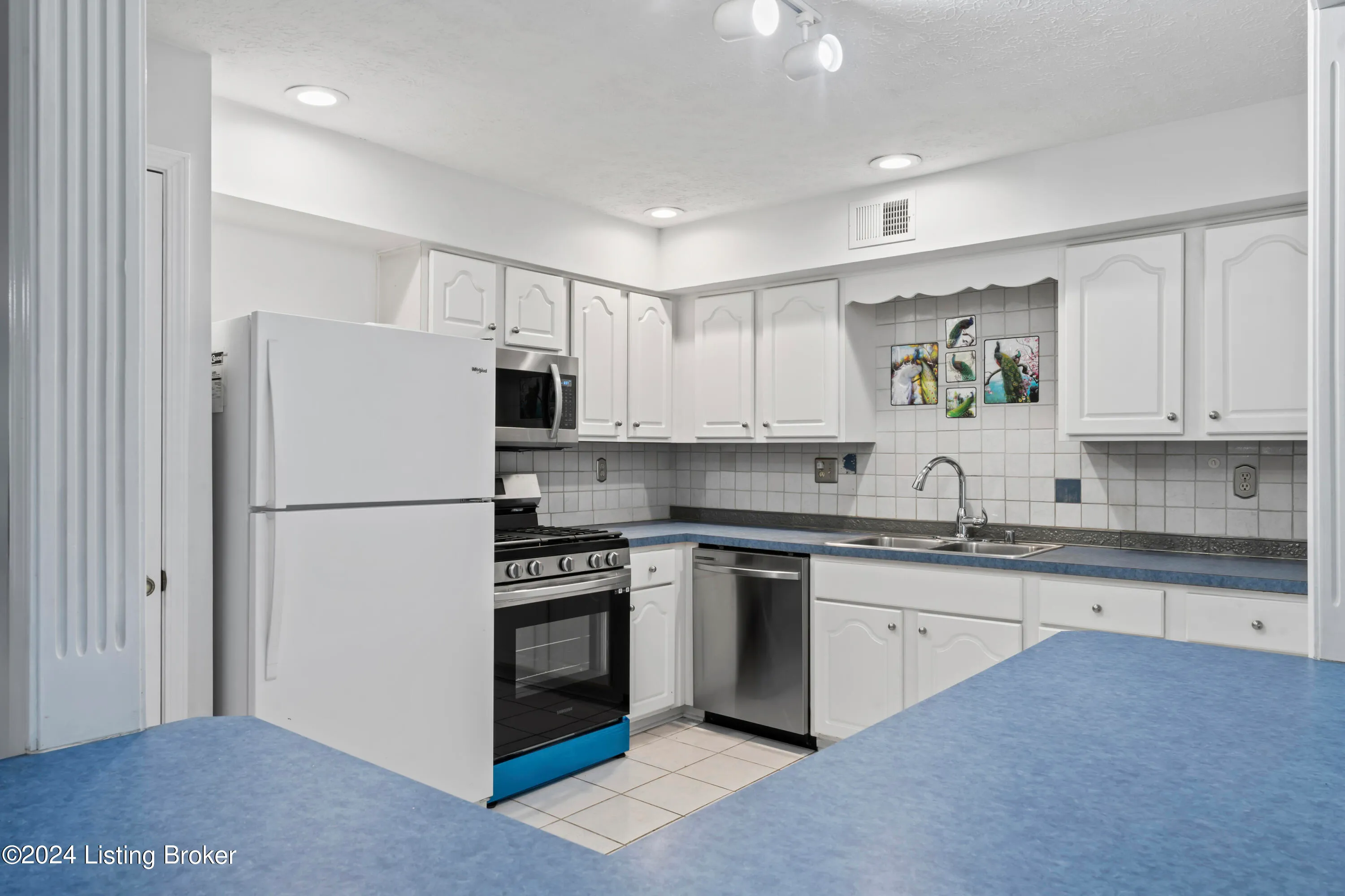 Louisville, Kentucky 40223, United States, 2 Bedrooms Bedrooms, ,2 BathroomsBathrooms,Residential,Active,139962