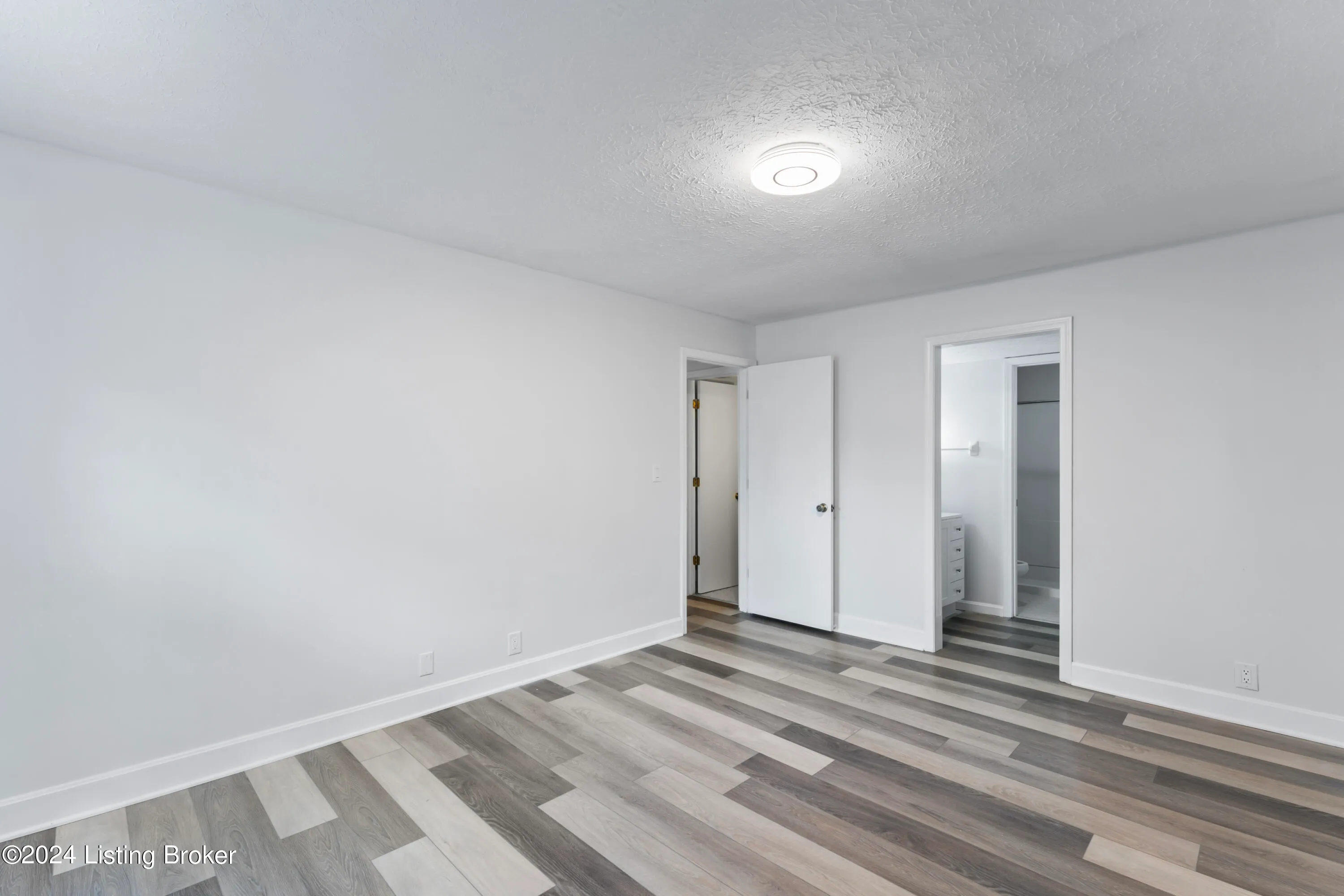 Louisville, Kentucky 40223, United States, 2 Bedrooms Bedrooms, ,2 BathroomsBathrooms,Residential,Active,139962