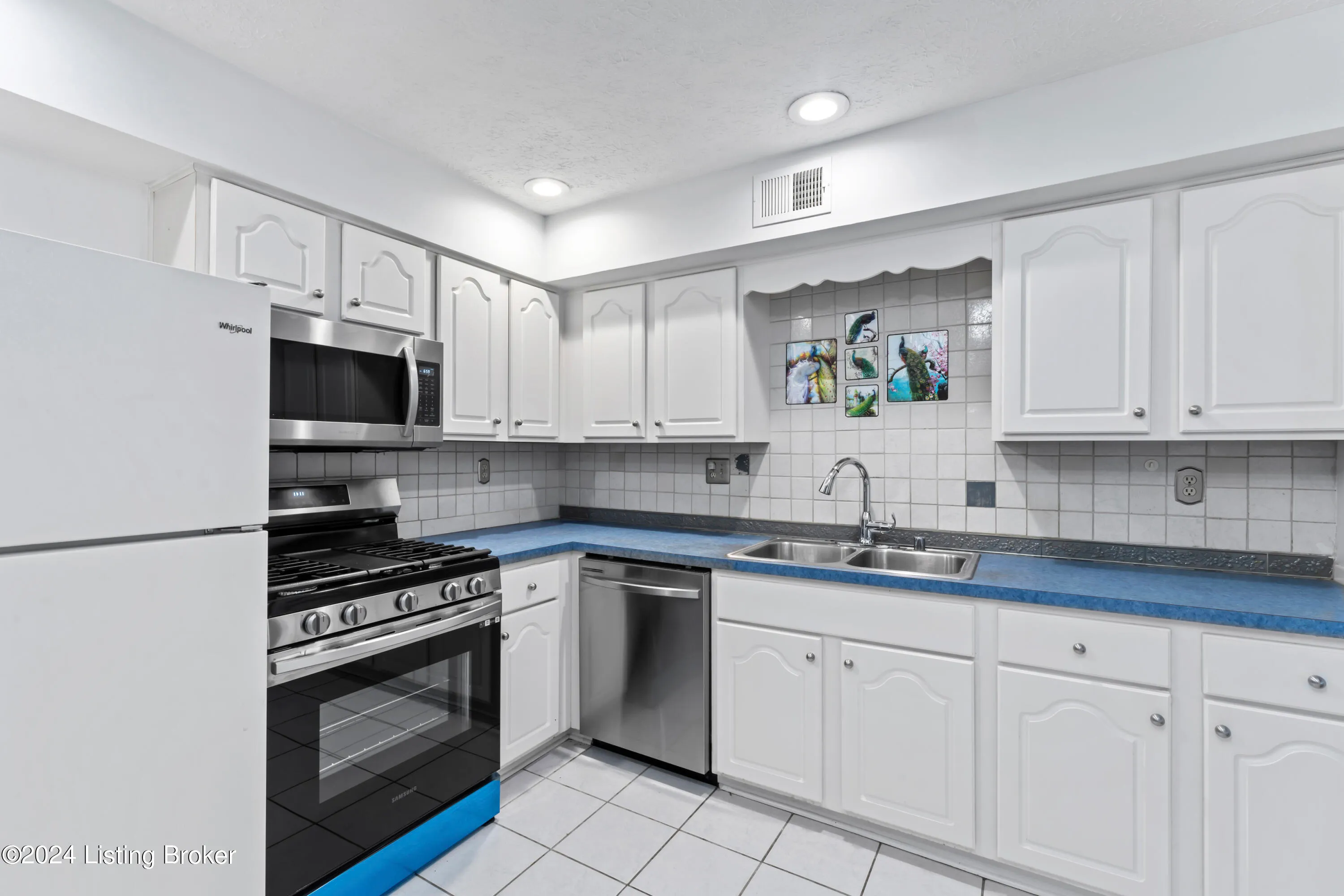 Louisville, Kentucky 40223, United States, 2 Bedrooms Bedrooms, ,2 BathroomsBathrooms,Residential,Active,139962