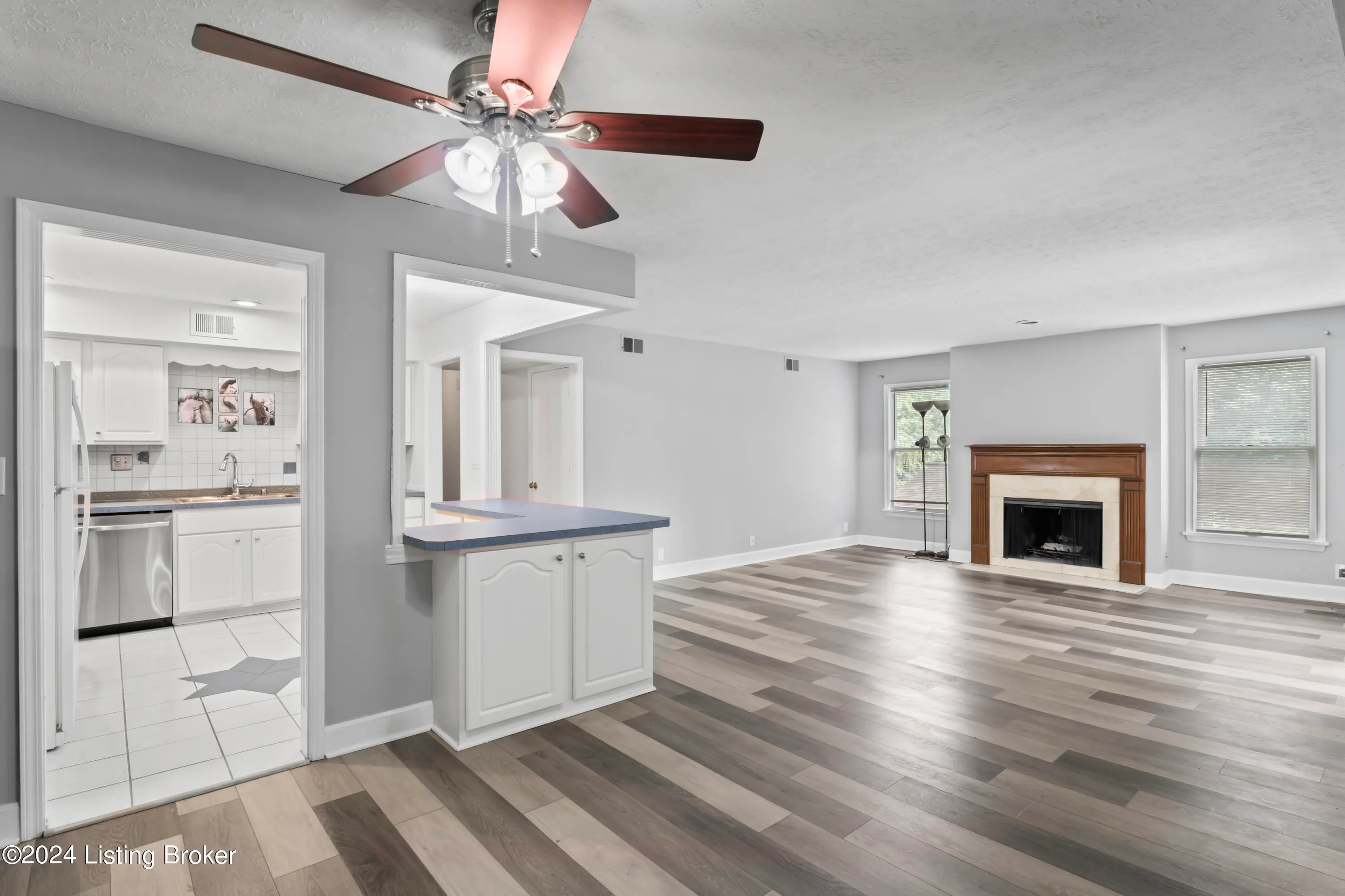Louisville, Kentucky 40223, United States, 2 Bedrooms Bedrooms, ,2 BathroomsBathrooms,Residential,Active,139962