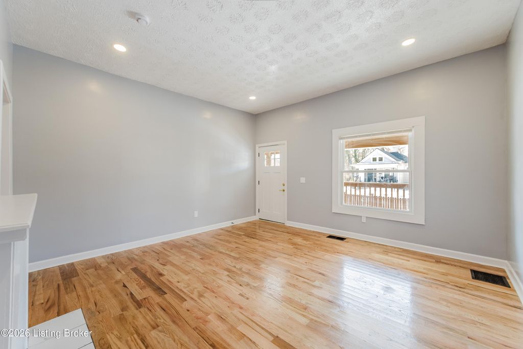 Photo of 2639 Greenwood Ave, Louisville, KY 40211 (MLS # 1708984)