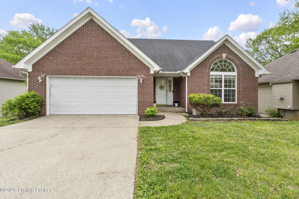Photo of 6202 Whispering Hills Blvd, Louisville, KY 40219 (MLS # 1714812)