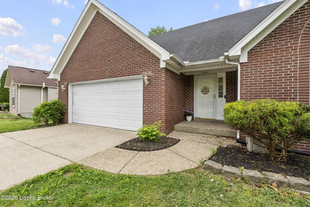 Photo of 6202 Whispering Hills Blvd, Louisville, KY 40219 (MLS # 1714812)