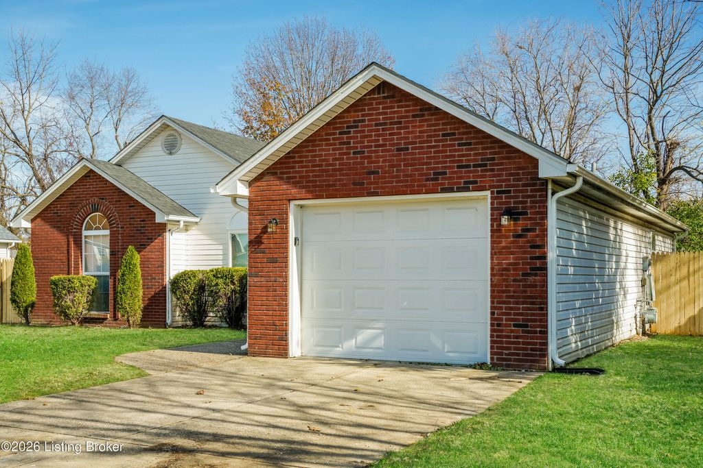 Photo of 7401 Hassock Dr, Louisville, KY 40258 (MLS # 1708281)