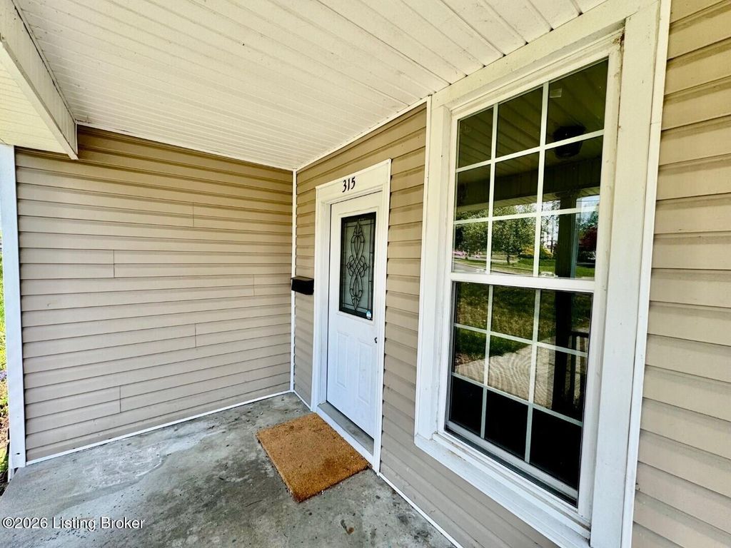 Photo of 315 N Walnut St, Springfield, KY 40069 (MLS # 1713646)