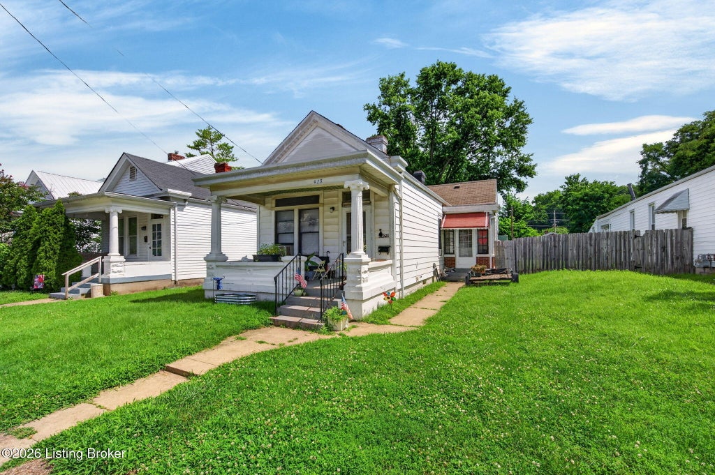Photo of 925 Ash St, Louisville, KY 40217 (MLS # 1731708)