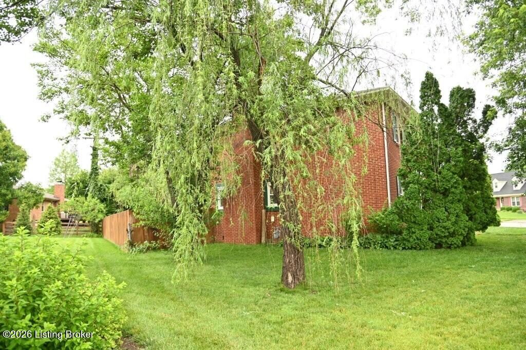 Photo of 3217 Yellowstone Pkwy, Lexington, KY 40517 (MLS # 1718423)