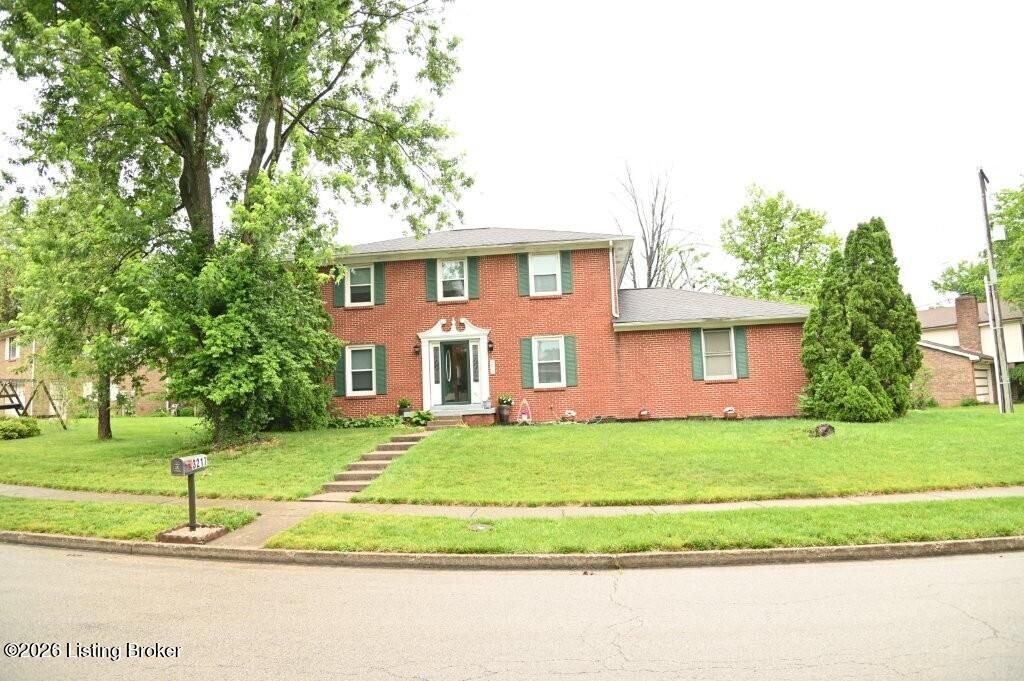 Photo of 3217 Yellowstone Pkwy, Lexington, KY 40517 (MLS # 1718423)