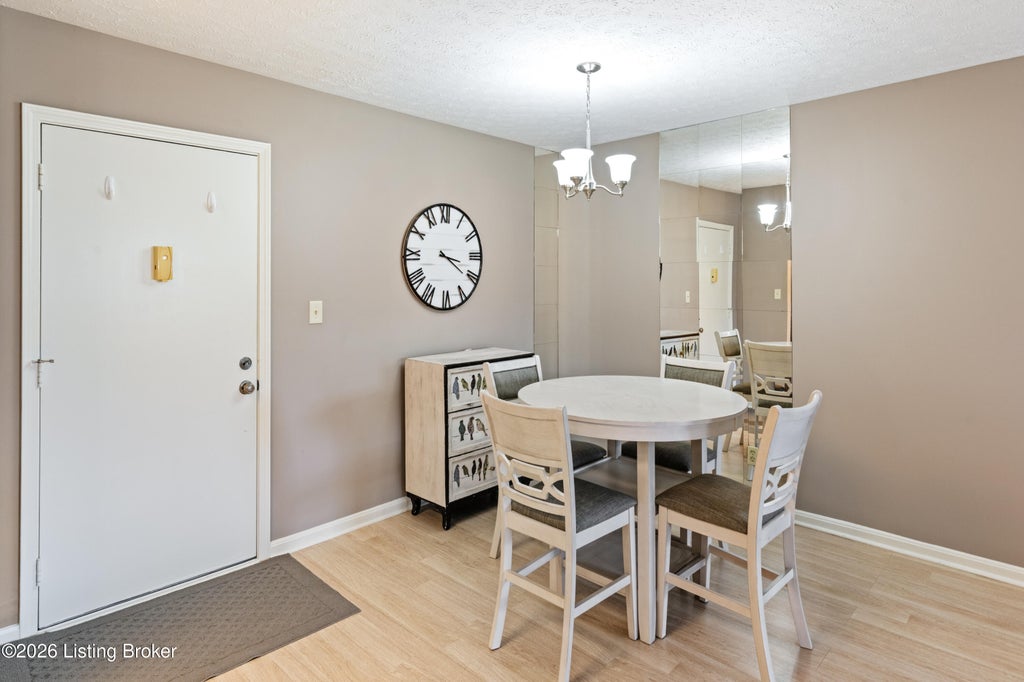 Photo of 319 El Conquistador Pl, Louisville, KY 40220 (MLS # 1728331)