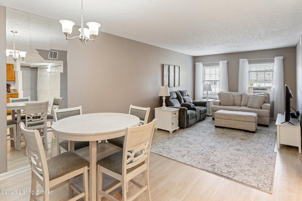 Photo of 319 El Conquistador Pl, Louisville, KY 40220 (MLS # 1728331)